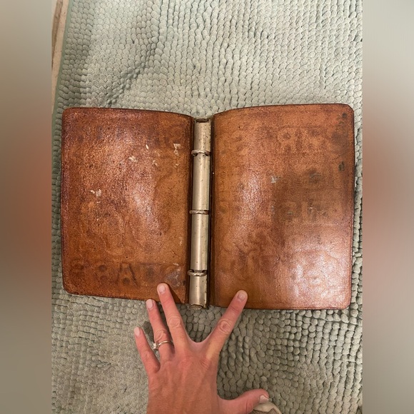 Small Leatherwork Baylor Bears/Christ Is The Answer Personalized Binder - Picture 4 of 4